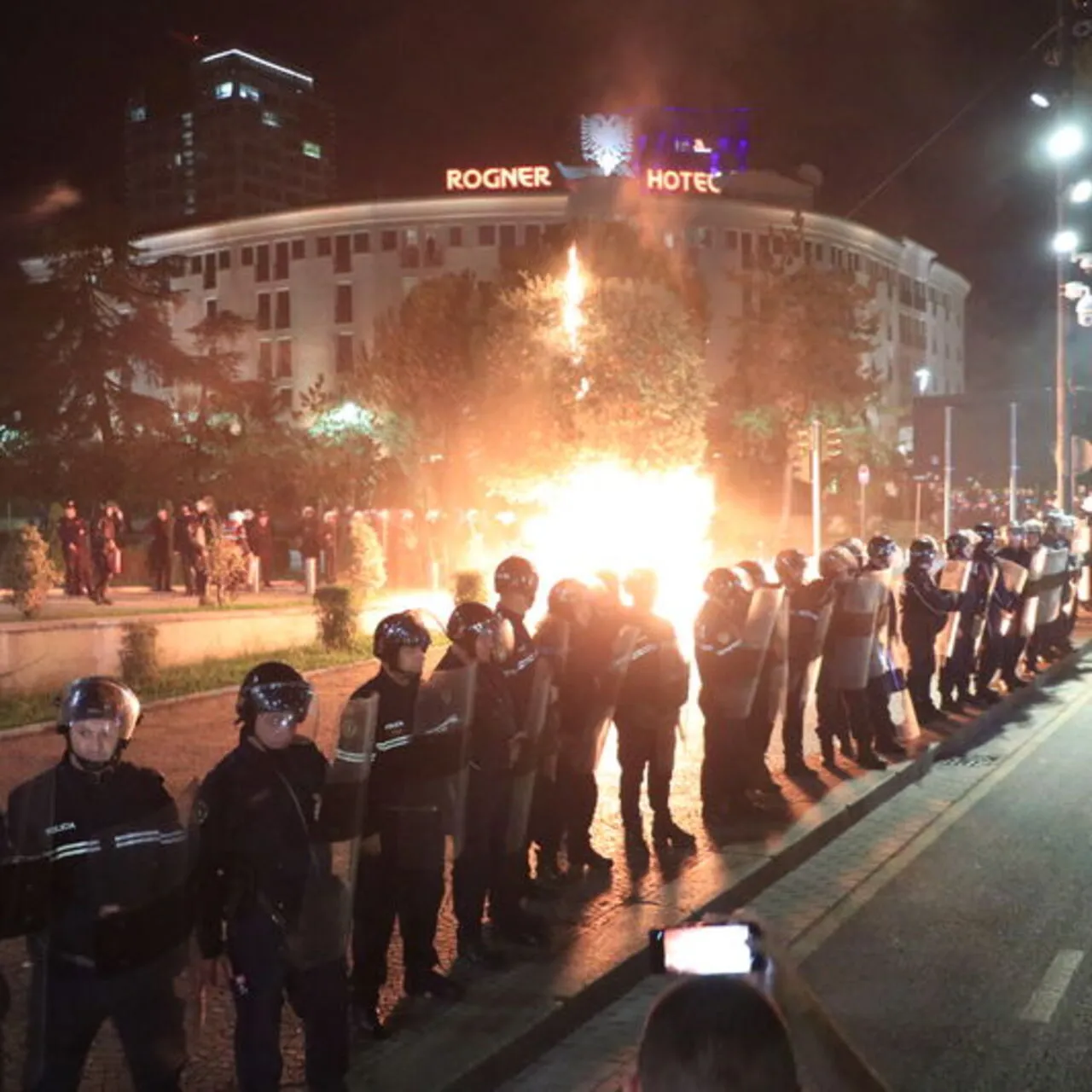 Arnavutluk’ta Hükümet Karşıtı Protestolar Büyüyor: Sokaklar Hareketli