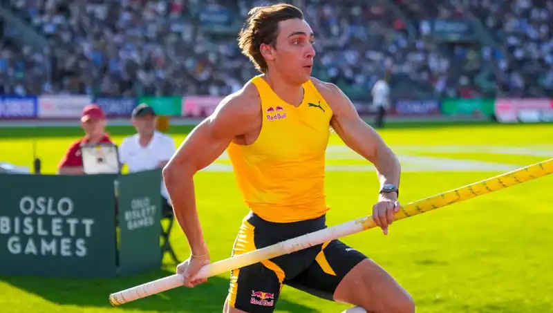 Dünyanın En Hızlı Atletinden Rekor Üstüne Rekor Geldi