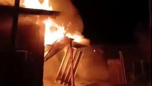 Karabük'te Korkunç Yangın: İki Ev Küle Döndü, Hayat Durma Noktasında!