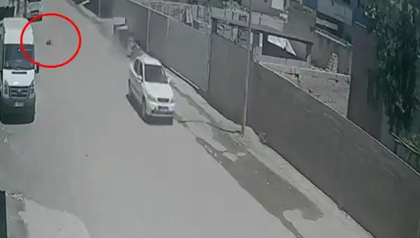 Çocuk Kaza Kurbanı: Otomobil Suçluları Yakalamak İçin Peşinde