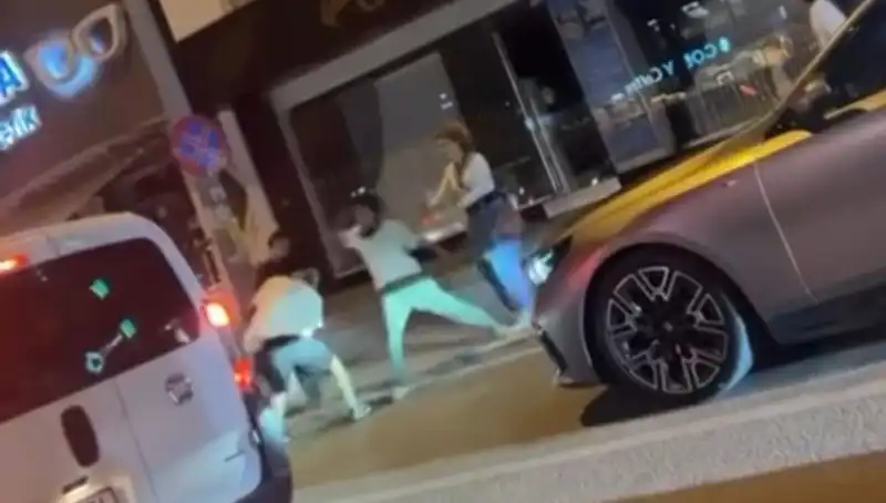 Cadde Boks Ringine Dönüştü: Heyecan Dolu Anlar Sokakta Yaşandı!