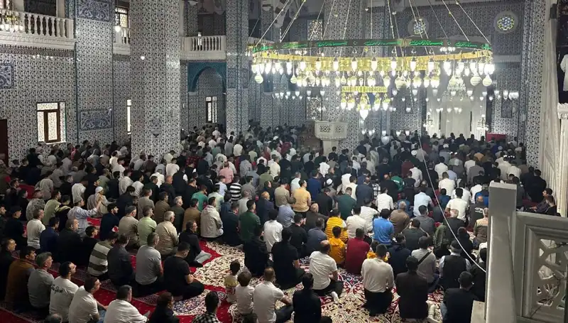 Iğdır'da Duygu Dolu İlk Bayram Namazı Coşkusu Yaşandı