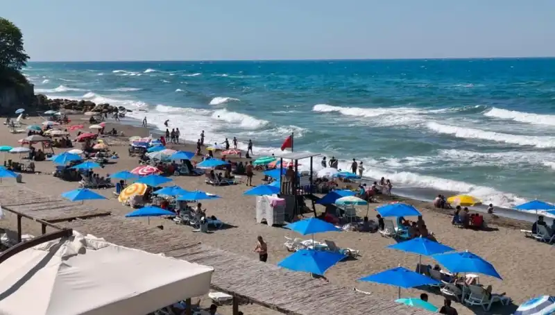 Akçakoca'da Denizdeki Tehlike: Geçici Yasağın Nedeni ve Cezaları