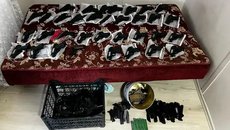 Gaziantep'te Gerçekleşen Operasyonda 45 Silah ve El Bombası Ele Geçirildi
