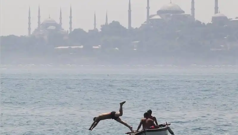Aşırı Sıcak Hava Dalgası Geliyor: 44 Derecelik Sıcaklıklar Kapıda!