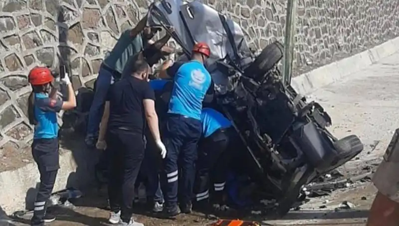 Tunceli'de İki Araç Kafa Kafaya Çarpıştı: Kaza Anının Gözlemlenen Detayları
