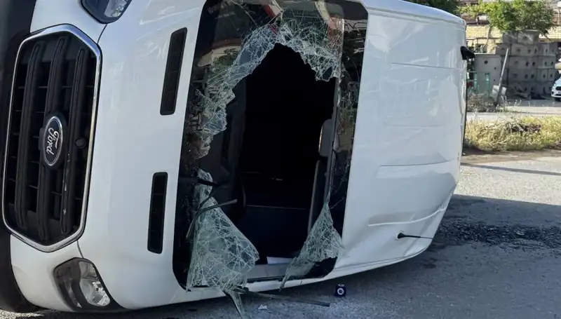 İşçi Servisi ve Otomobil Çarpıştı: Korkutan Kaza 12 Yaralı