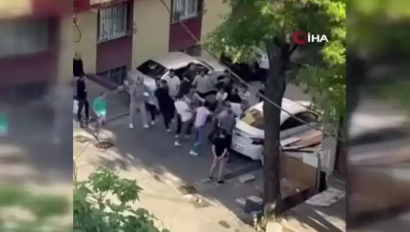 Madde Bağımlıları İçin Mahalleli Tarafından Verilen Sert Mesaj