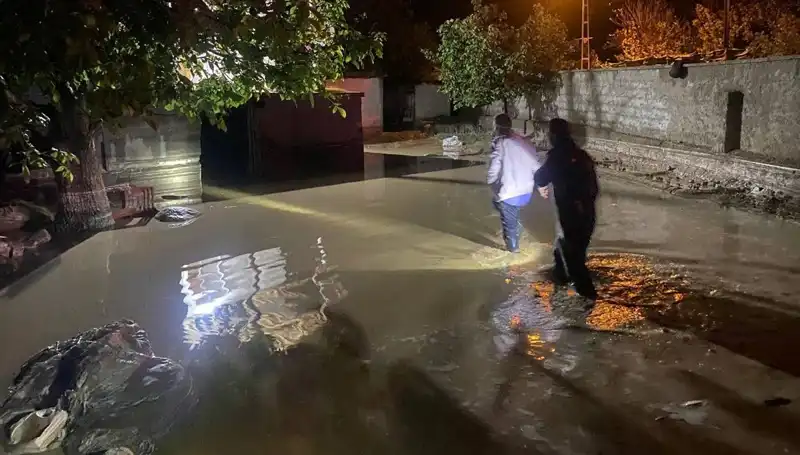20 Dakikalık Yağış Sonrası Sel Felaketi: Evler Riskte!