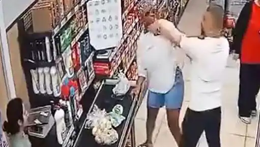 Markette Kasa Sırasında Çocuğunun Gözleri Önünde Kadına Saldırı!