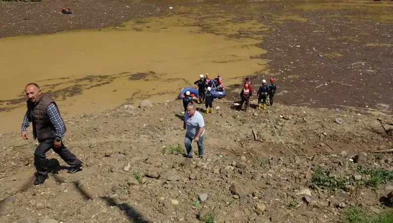 Trabzon'da Sel Felaketi: Su Tahliye Eden Adam Hayatta Kalmayı Başardı