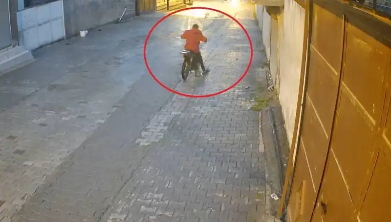 Çaldığı Motosiklet Arızalandı Ama Hırsız Pes Etmedi!