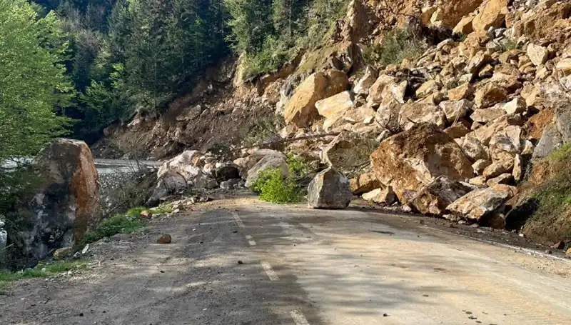 Giresun'da Feci Heyelan: Yol Ulaşımı Tamamen Kapandı!