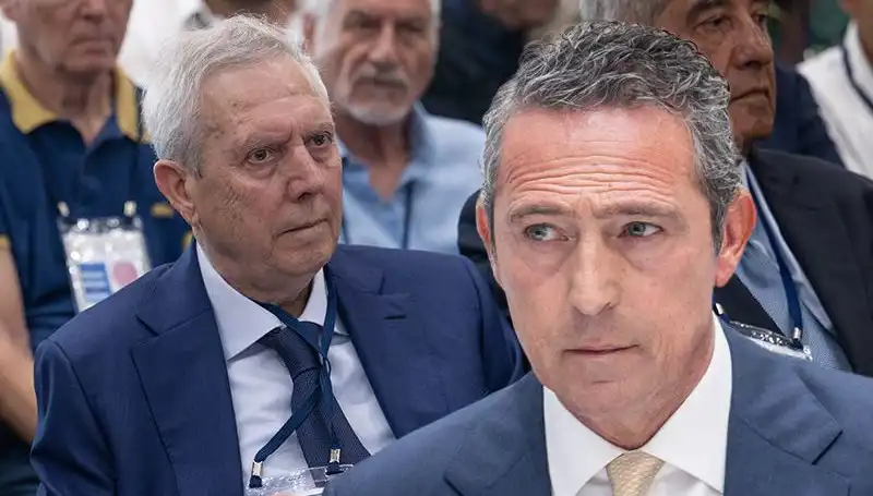 Fenerbahçe Divan Kurulu'nda Yaşanan Gergin Anlar ve Aziz Yıldırım'ın Adaylık Açıklaması
