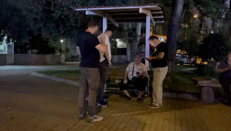Kısmı Görme Kaybı Olan Adamın Telefonunu Çaldılar: Olayın Perde Arkası