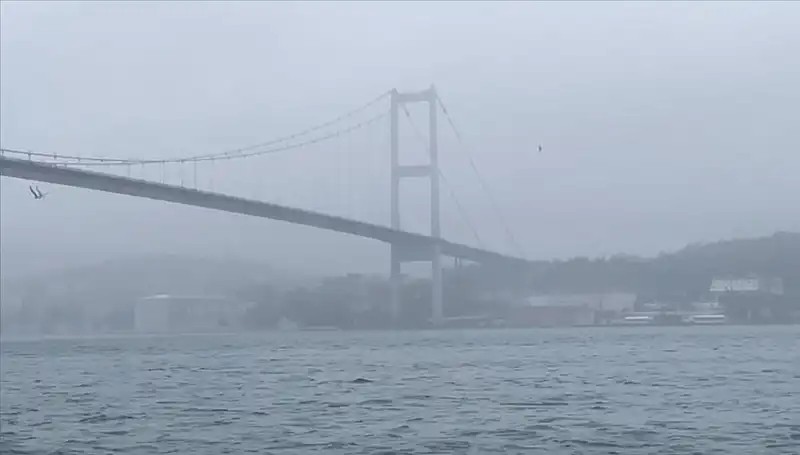 İstanbul Boğazı'nda Gemi Trafiği Sis Nedeniyle Durdu