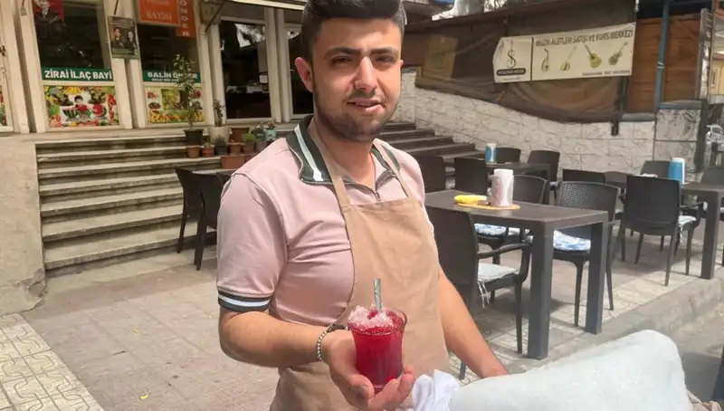 Haziran Sıcaklarında Dağların Zirvesindeki Karın Serinliği