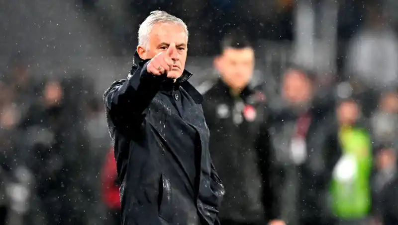 Mourinho'dan İngiltere'de Gizli Görüşme: İki Yıldız Transferinin Peşinde!