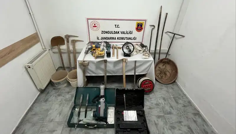 Çaycuma'da Kaçak Kazı Yapan 5 Şüpheli Suçüstü Yakalandı