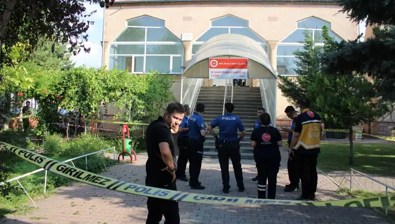 İslam’ın Barış Mesajına Aykırı: Namaz Kılarken Boğazını Kesen Adam Adaletten Kaçamadı