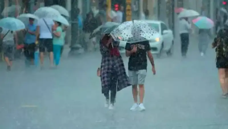 İstanbul'da Aniden Gelen Sağanak Yağış ve Yangın Bölgesindeki Kuvvetli Rüzgar Alarmı!