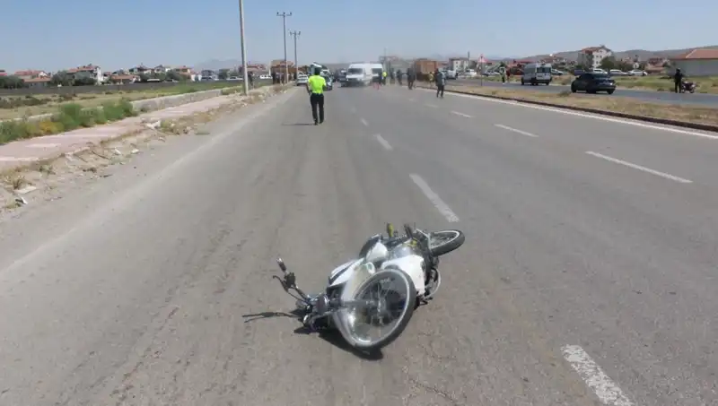 Dur İhtarıyla Başlayan Kovalama, Polise Çarpma ile Sonuçlandı
