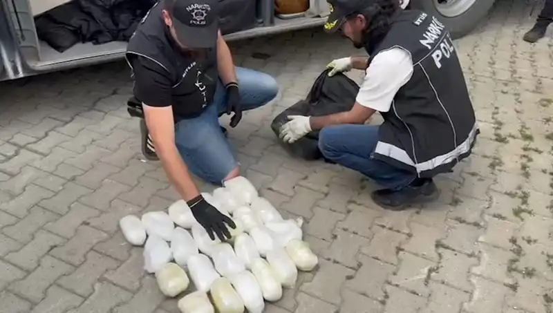 Yolcu Valizinden Çıkan 13 Kilo Metamfetamin Olayı Şok Etti!