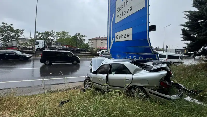 Trafik Levzasına Çarparak Kaza Yapan Araçta Bir Kişi Yaralandı!