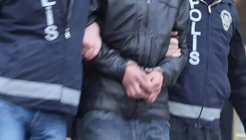 Türkiye Genelinde FETÖ Operasyonu: 65 Kişi Tutuklandı