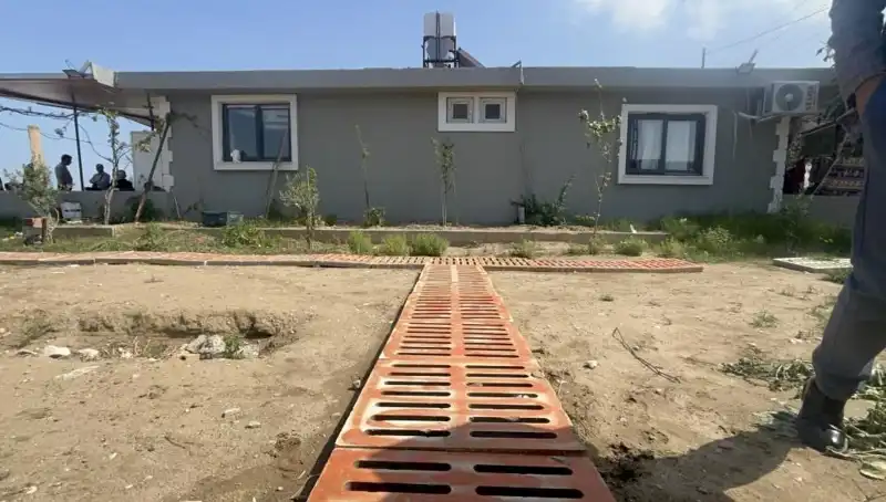 Kaçak Yapının Bahçesindeki Mazgallar, Dekor olarak Kullanıldı!