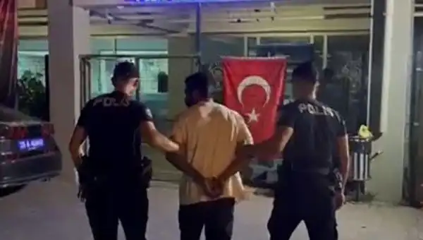 İzmir’de Fırtına Gibi Geldi: 18 Yıl Hapis Cezasıyla Aranan Firari Yakalandı!