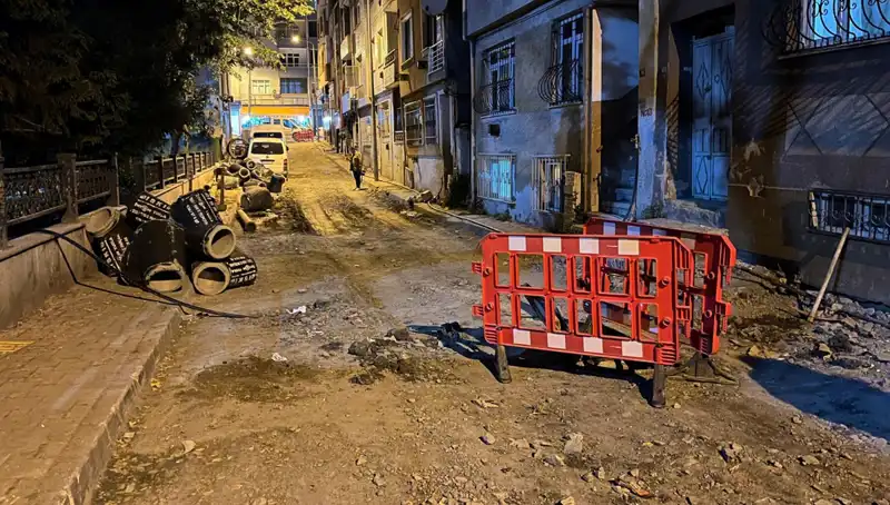 Bayrampaşa'da Altyapı Çalışması Sırasında Rögar Kapağı Patladı: Yaşananlar