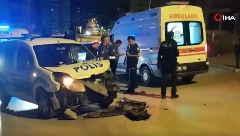 Ankara'da Hafif Ticari Araç ve Polis Aracı Çarpıştı: Olayın Detayları