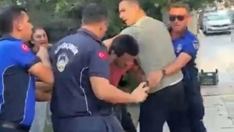 Seyyar Satıcıya Zabıtadan Sokak Ortasında Dayak: Gerçeğin Perdesi Aralanıyor