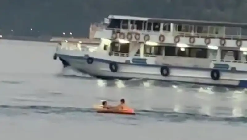 Sarıyer Sahilinde İki Çocuk Botla Denize Açıldı, Olay Böyle Gelişti!