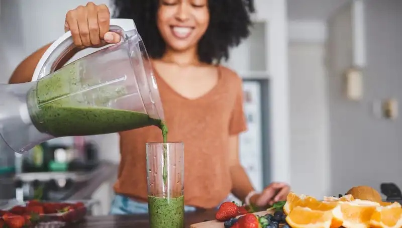 Sağlıklı Yaşamın İki Şampiyonu: Smoothie ve Meyve Suyunu Karşılaştırıyoruz!