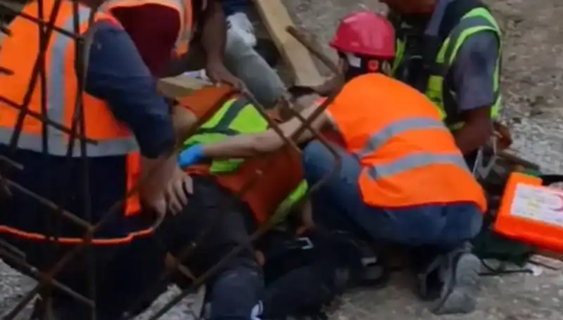 Adana'da İnşaatta İş Kazası: İki İşçi Yaralandı, Neler Oldu?