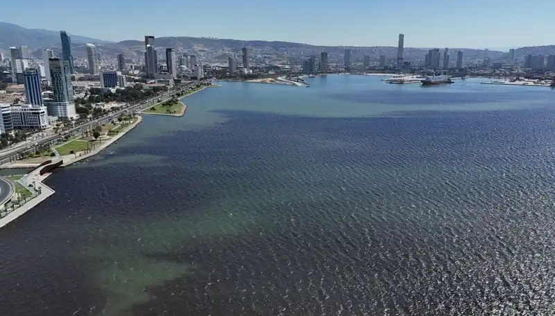 İzmir Körfezi'nde Gizemli Kötü Koku Sorunu: Halk Endişeli