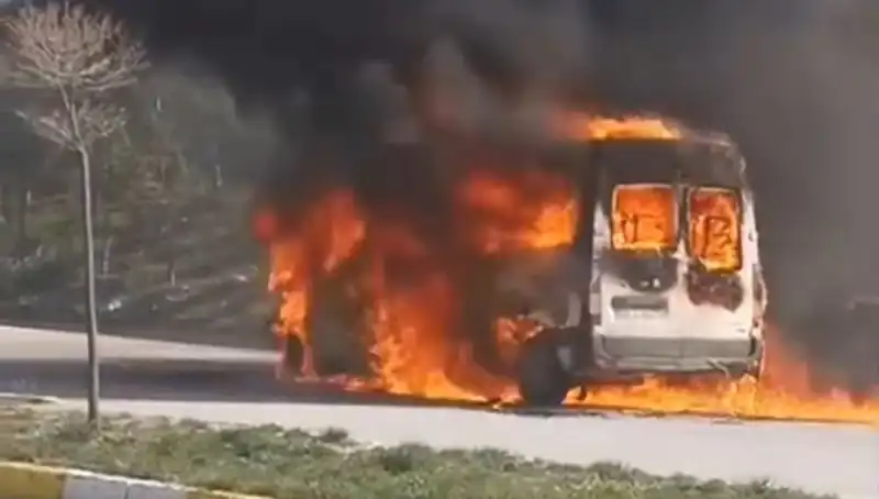 Havalimanı Servis Araçları Alev Alev: Olayın Ardındaki Gizem Nedir?