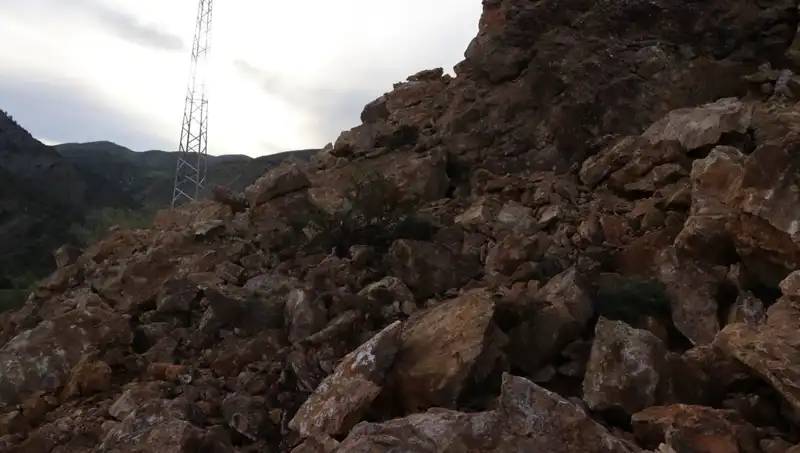 Erzurum'da Dev Heyelan Gerçekleşti: Ana Yol Ulaşıma Kapandı