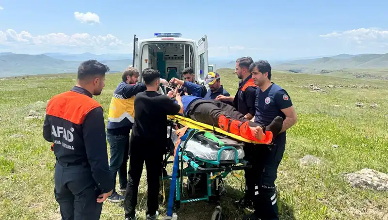 Dağlık Alanda Kayalıklara Düşen Çobana Kurtarma Operasyonu