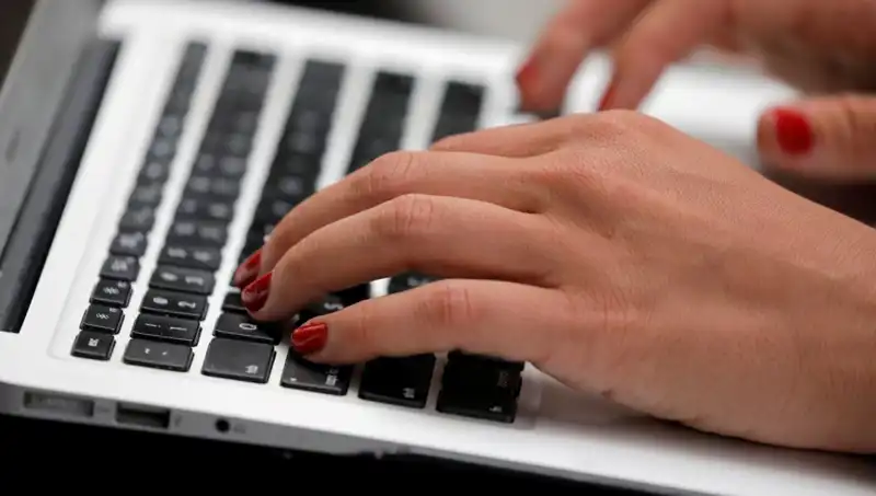 Laptop Mikrofonlarındaki Korkutucu Tehdit: Kapalıyken Dinlenme Riski!