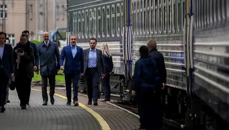 Dışişleri Bakanı Fidan'ın Ukrayna Ziyareti: Diplomasi ve İş Birliği Adımları