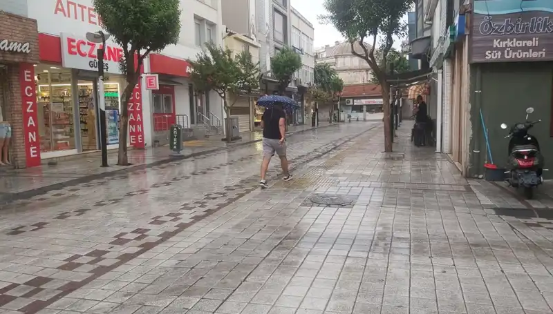 Kırklareli'de Sağanak Yağış Hayatı Olumsuz Etkiledi: Beklenen Sel Tehlikesi