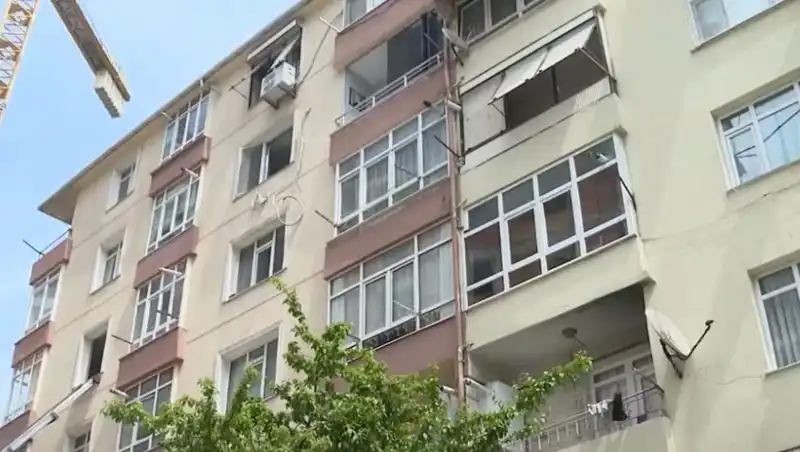 İstanbul'da Göçe Zorlayan Sarsıcı Olay: Kolonları Patlayan Site