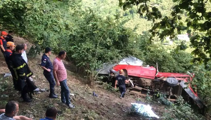 Fındık İşçilerini Taşıyan Araç Şarampole Yuvarlandı: Hayat Kurtaran Tek Teselli Nedir?