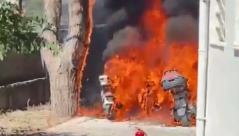 Park Halindeki Altı Motosiklet Kül Oldu: Yangın Çıktı